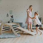 Opvouwbaar houten Montessori klimrek met glijbaan