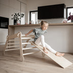 Opvouwbaar houten Montessori klimrek met glijbaan – afbeelding 2