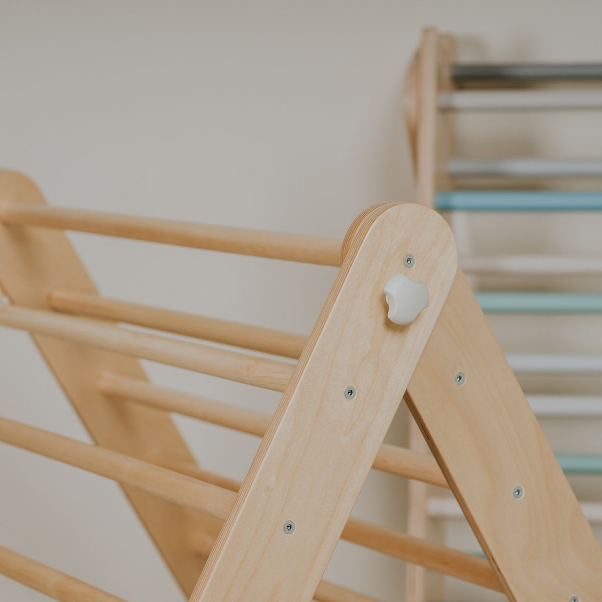 Pikler driehoek met Zweedse wand naturel – afbeelding 5
