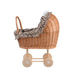 Poppenwagen riet Lulu – beige bekleding met deken en kussen – afbeelding 2