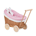 Poppenwagen riet Luna 1330 – roze bekleding met dekbed en kussen