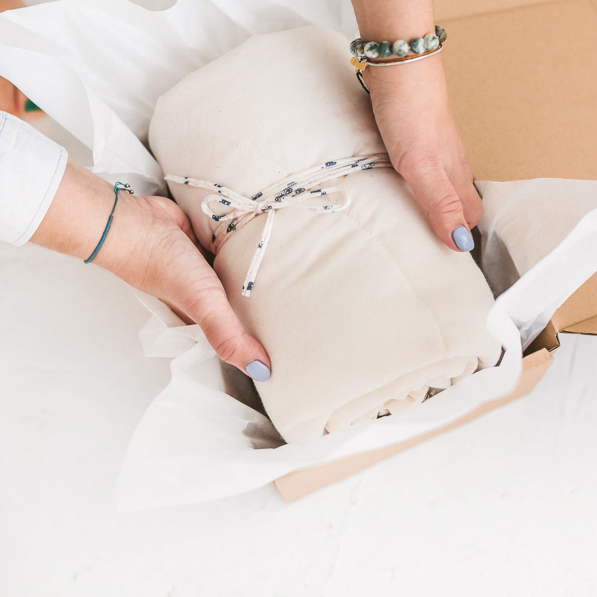 Rond speelkleed ecru met kwastjes – afbeelding 9