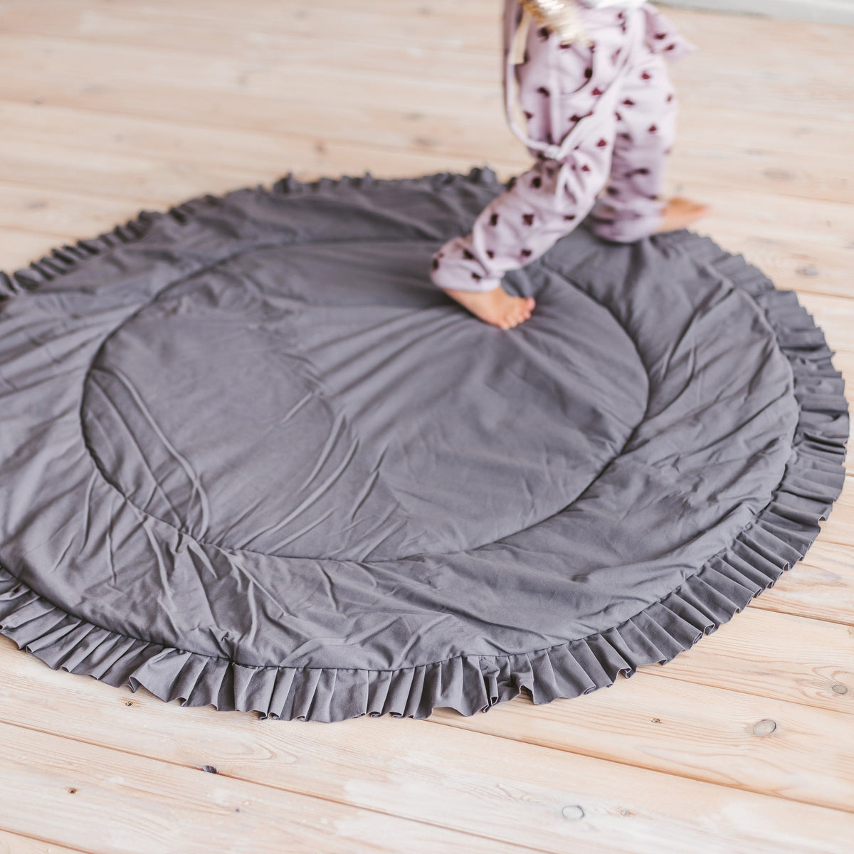 Rond speelkleed grijs met ruches – afbeelding 2