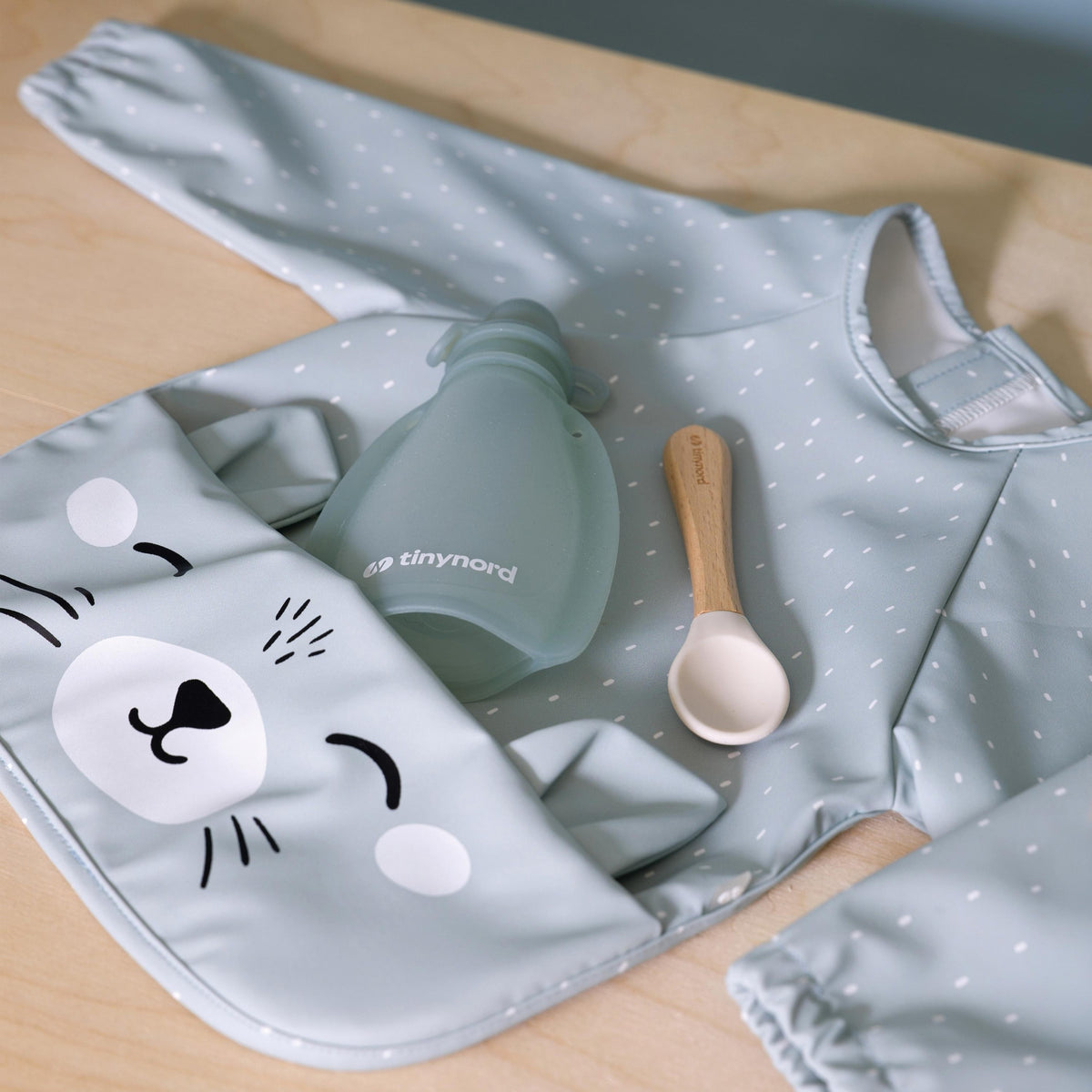 Slabbetje met mouwen beige met kattengezichtje – afbeelding 8