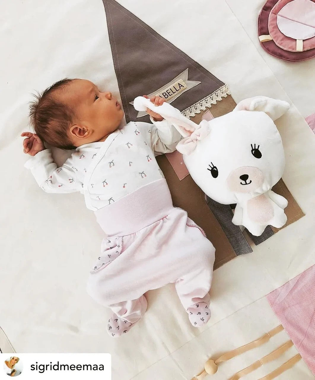 Speelkleed baby met speelbogen 120x120 cm roze – afbeelding 6