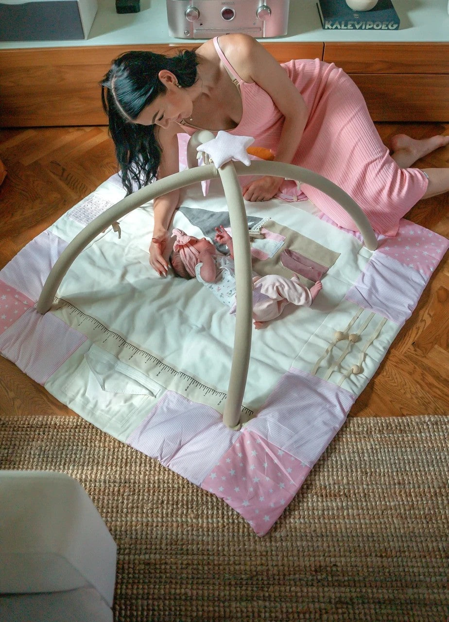 Speelkleed baby met speelbogen 120x120 cm roze – afbeelding 8