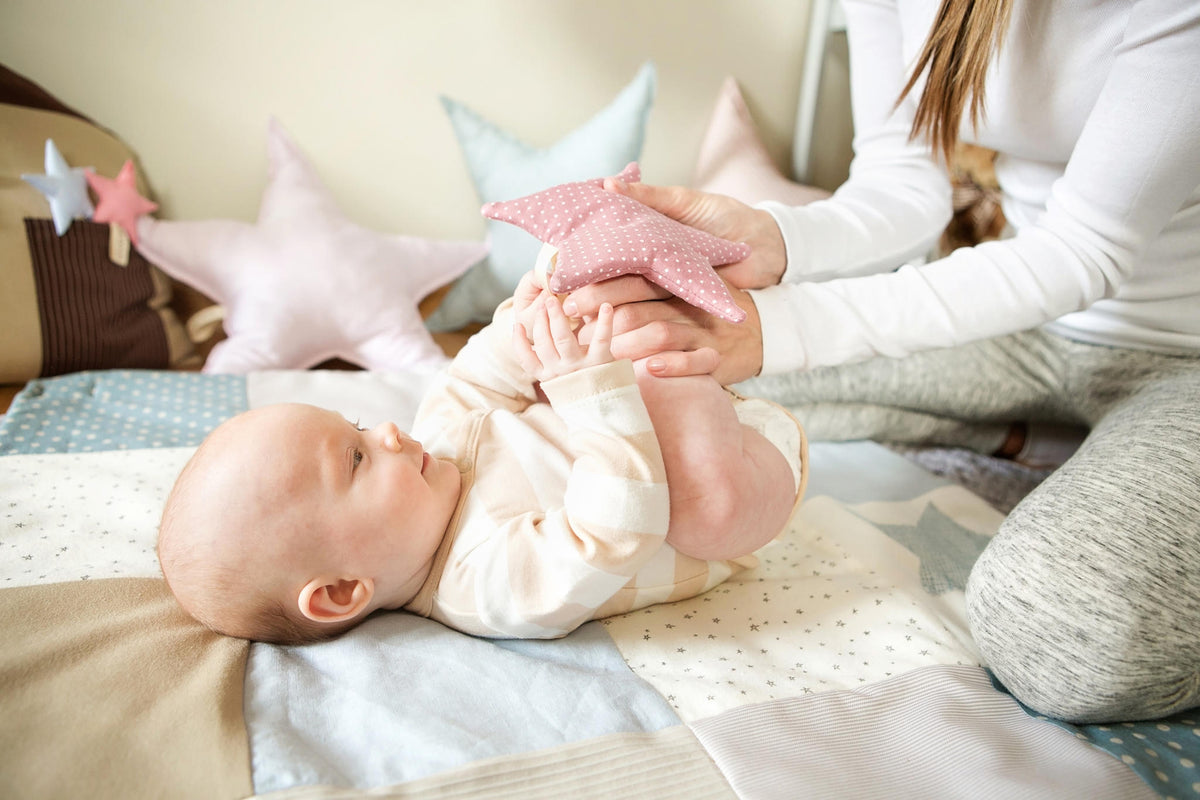 Speelkleed baby met sterren en speelbogen blauw – afbeelding 4