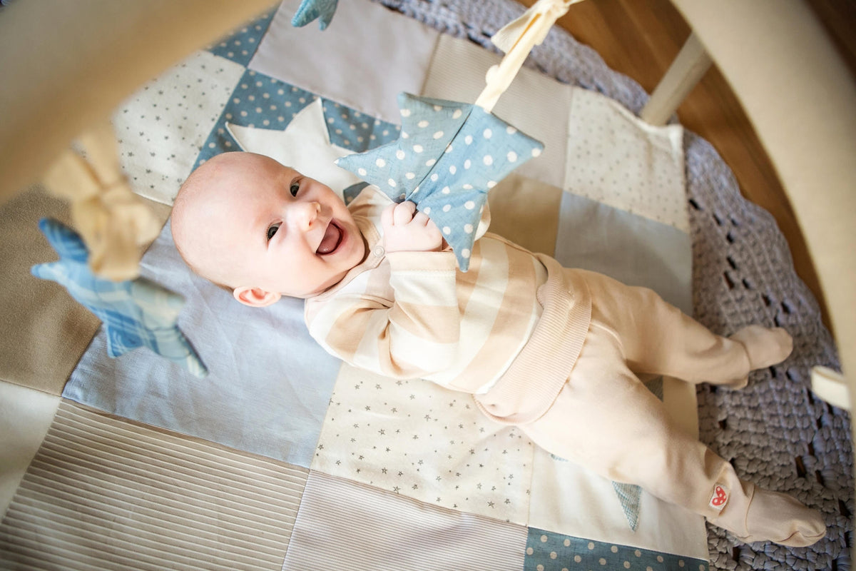 Speelkleed baby met sterren en speelbogen blauw – afbeelding 8