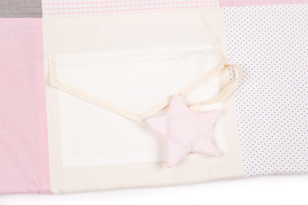 Speelkleed baby met sterren en speelbogen roze – afbeelding 3