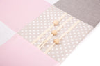 Speelkleed baby met sterren en speelbogen roze – afbeelding 4