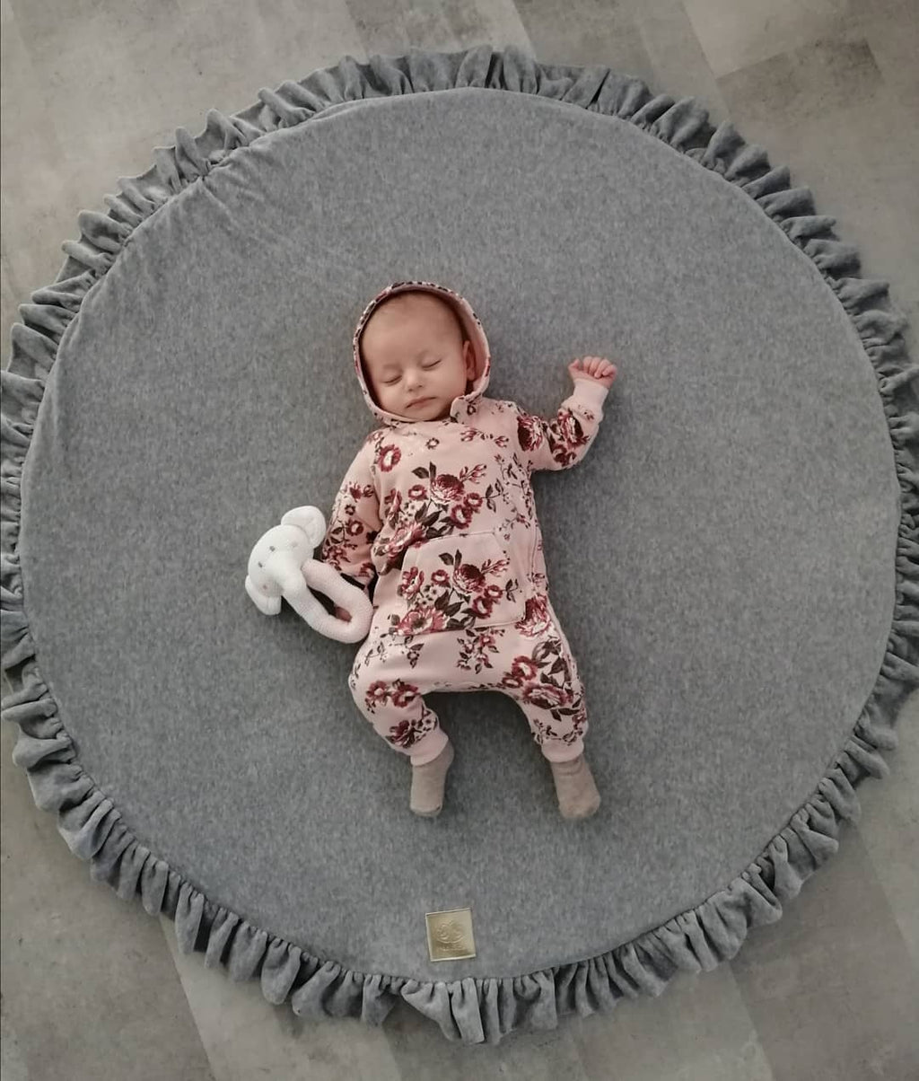 Speelkleed baby rond met ruche – grijs velvet – afbeelding 2