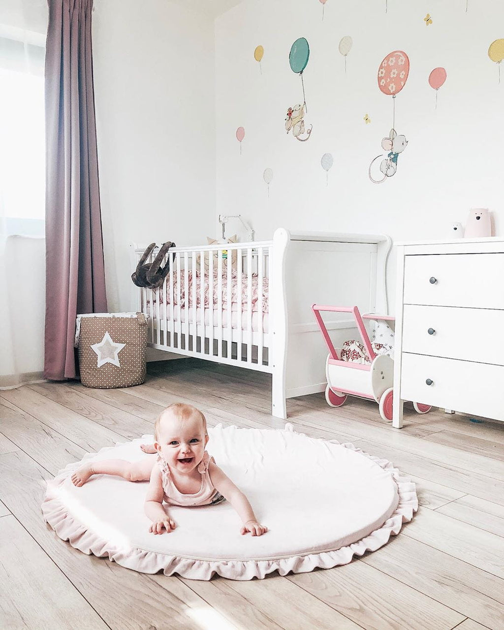 Speelkleed baby rond met ruche – roze velvet – afbeelding 4
