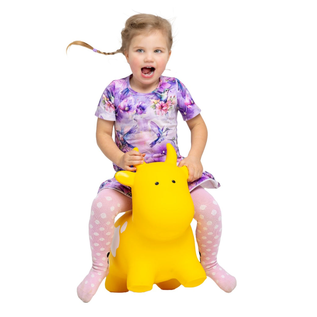 Springdier Jumpy koe geel met witte vlekken – afbeelding 2