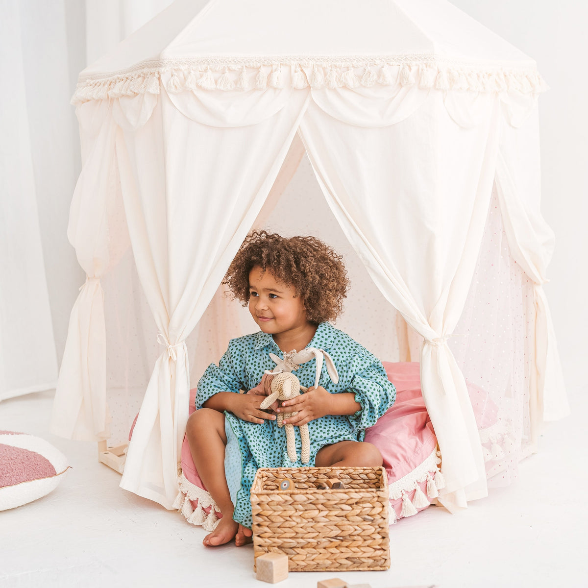 Speeltent paviljoen boho ecru met tule en kwastjes – afbeelding 5
