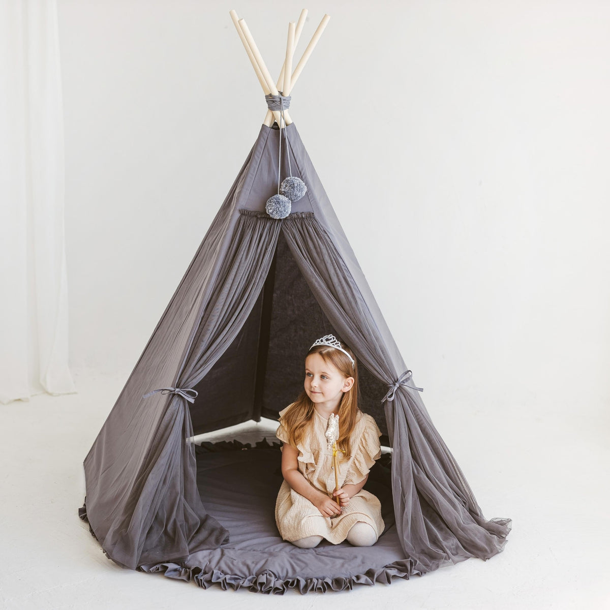 Tipi tent fairy grijs met tule – afbeelding 2