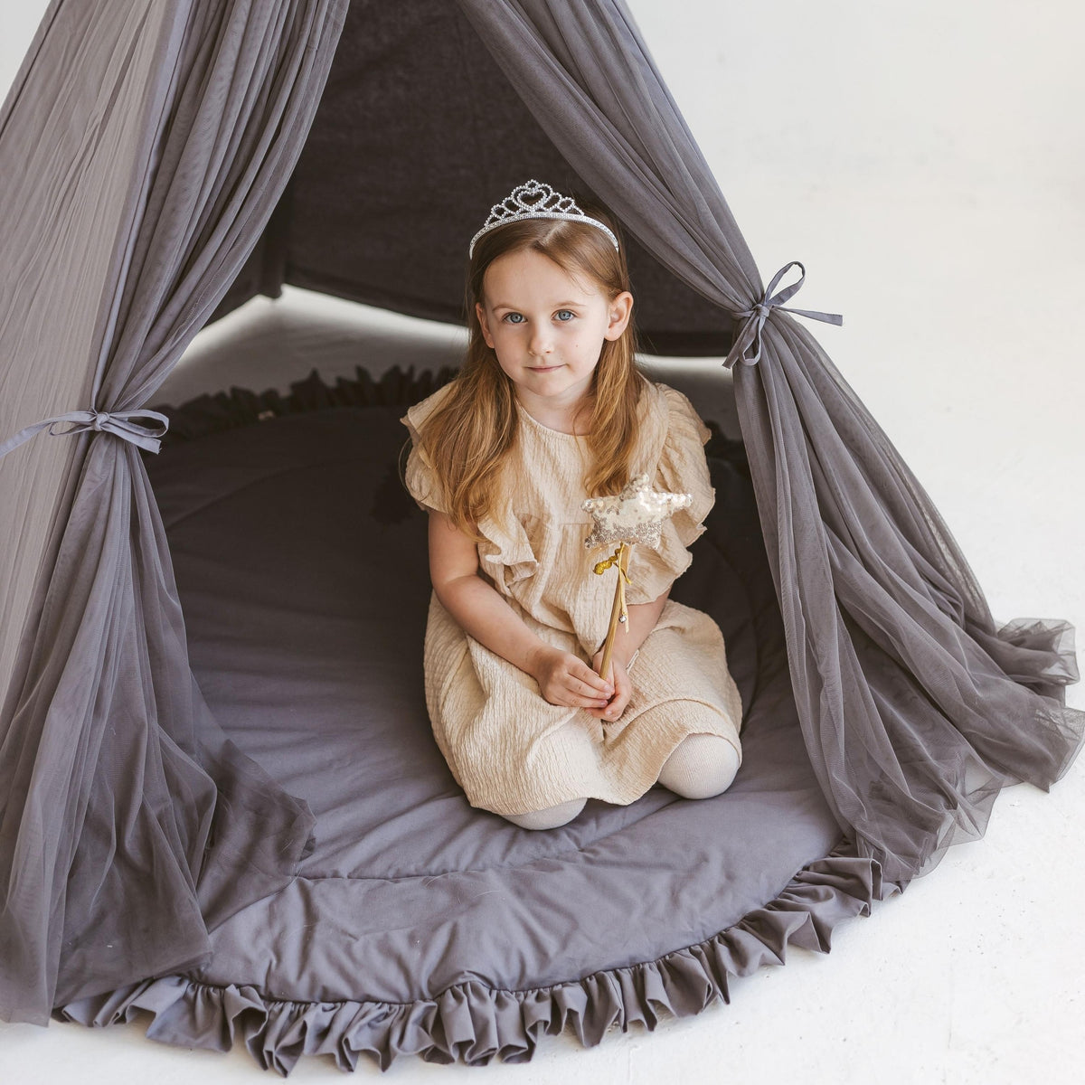 Tipi tent fairy grijs met tule – afbeelding 3