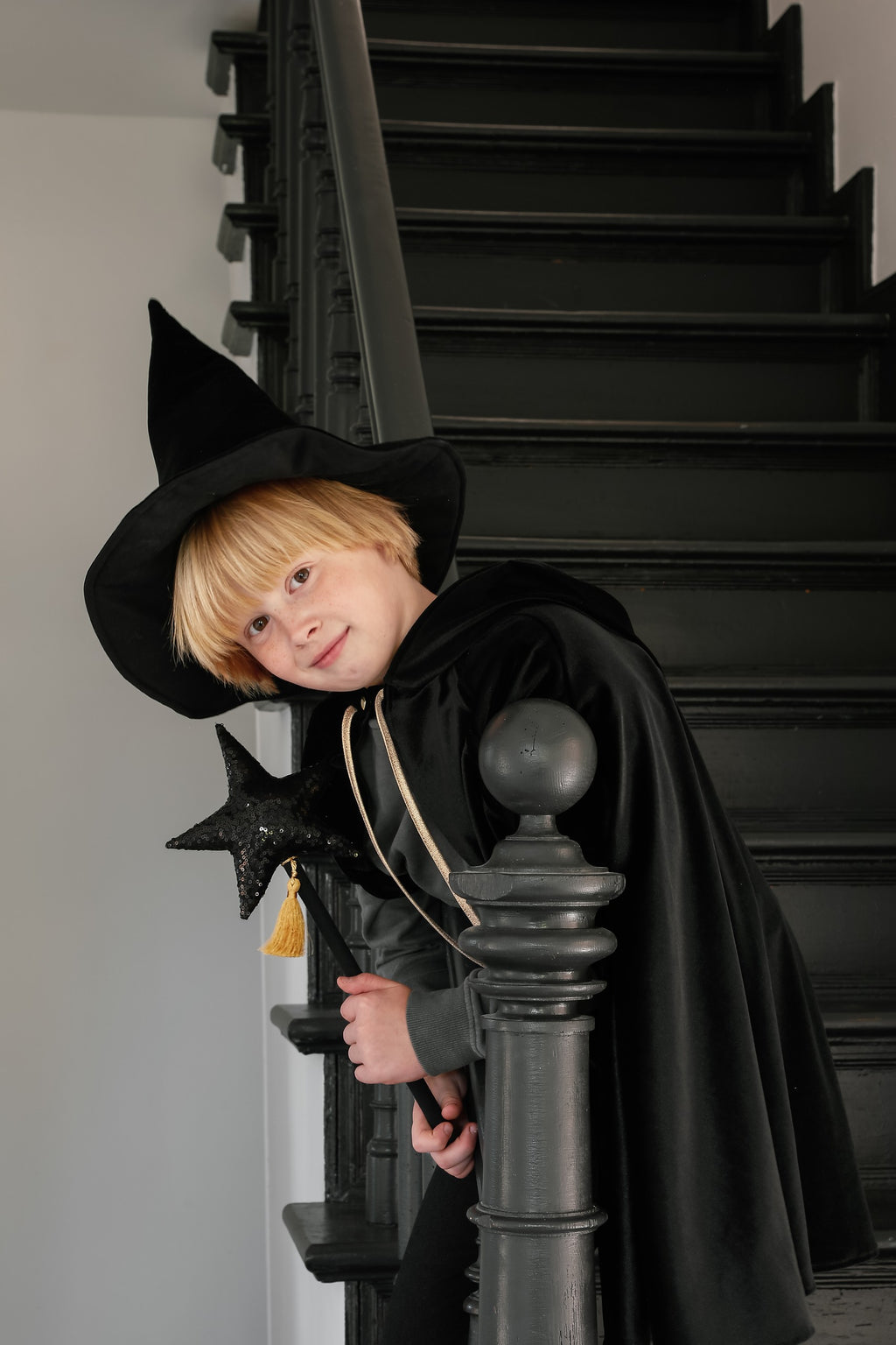 Verkleedcape met capuchon zwart – afbeelding 7