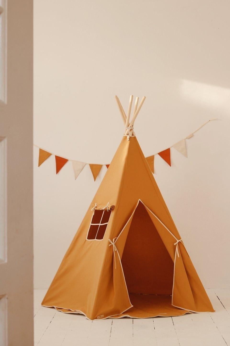 Vlaggenslinger kinderkamer oker – afbeelding 2