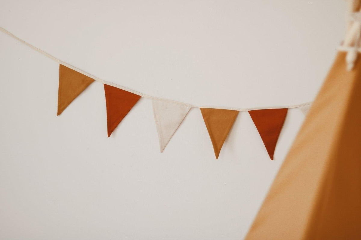 Vlaggenslinger kinderkamer oker – afbeelding 3