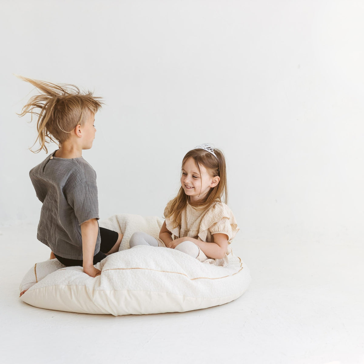 Vloerkussen bouclé ecru rond – afbeelding 3