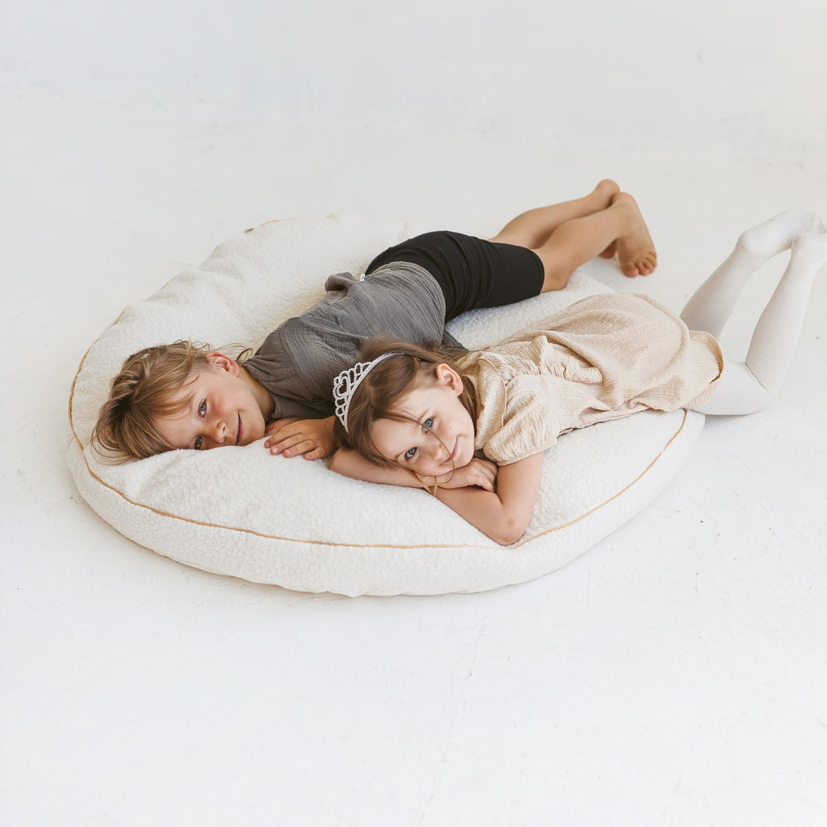 Vloerkussen bouclé ecru rond – afbeelding 4