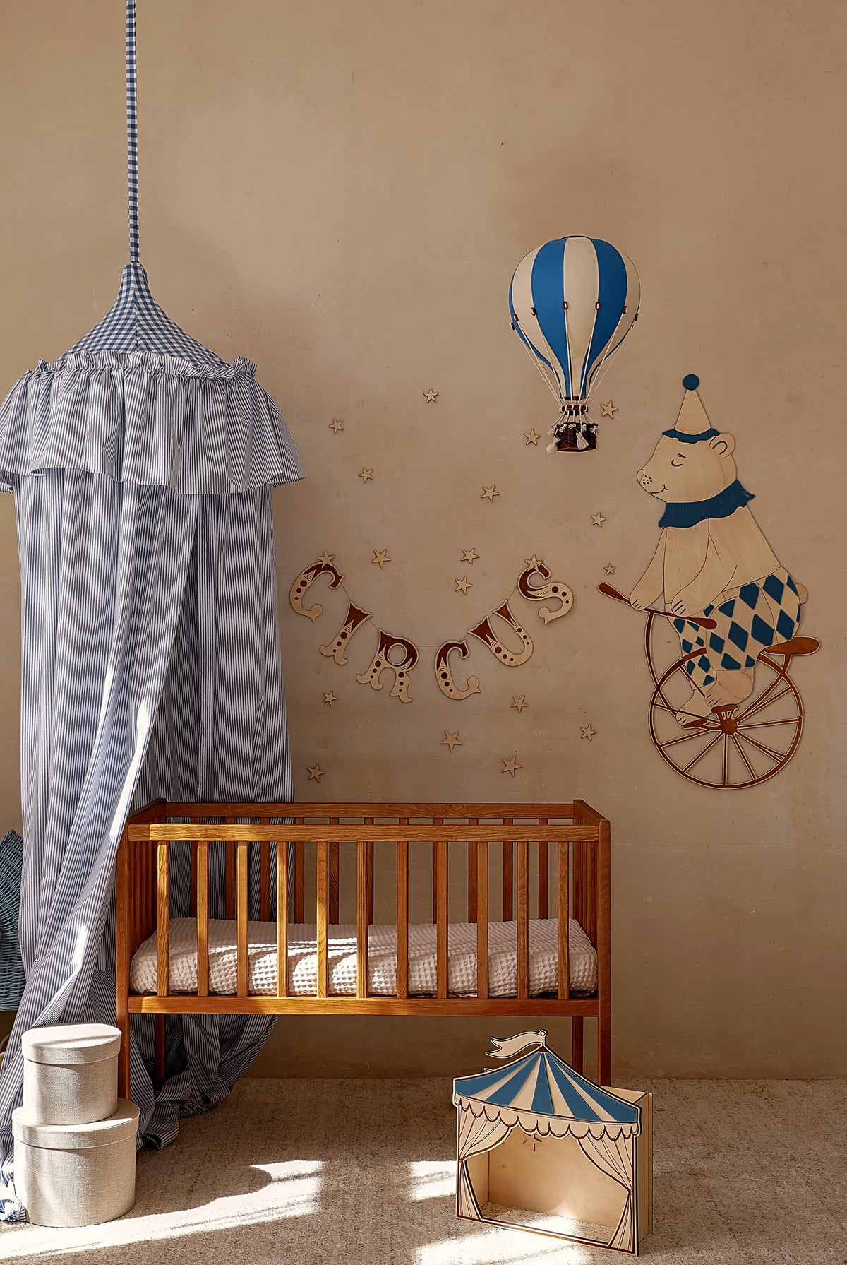 Wanddecoratie kinderkamer – houten beer op circusfiets – afbeelding 3