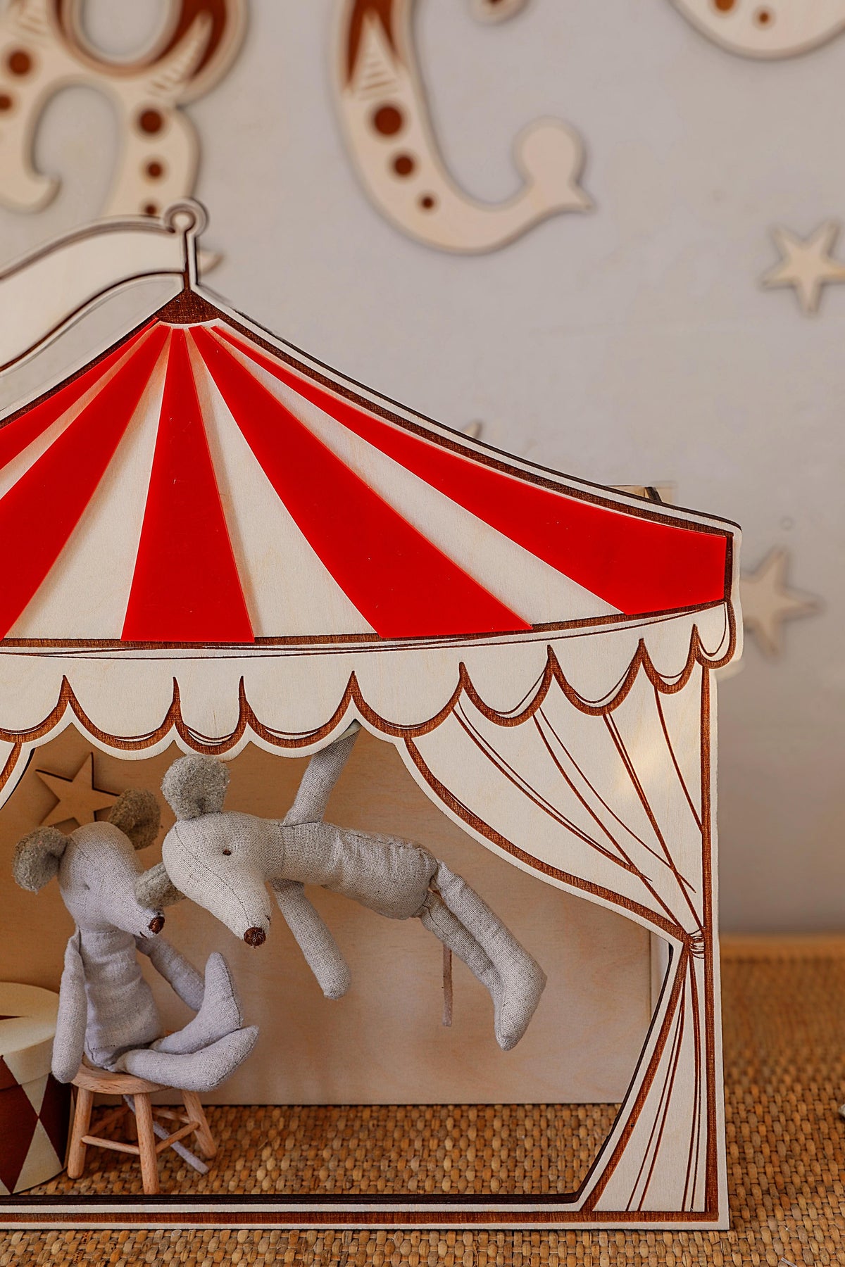 Wanddecoratie kinderkamer – houten circustheater – afbeelding 2