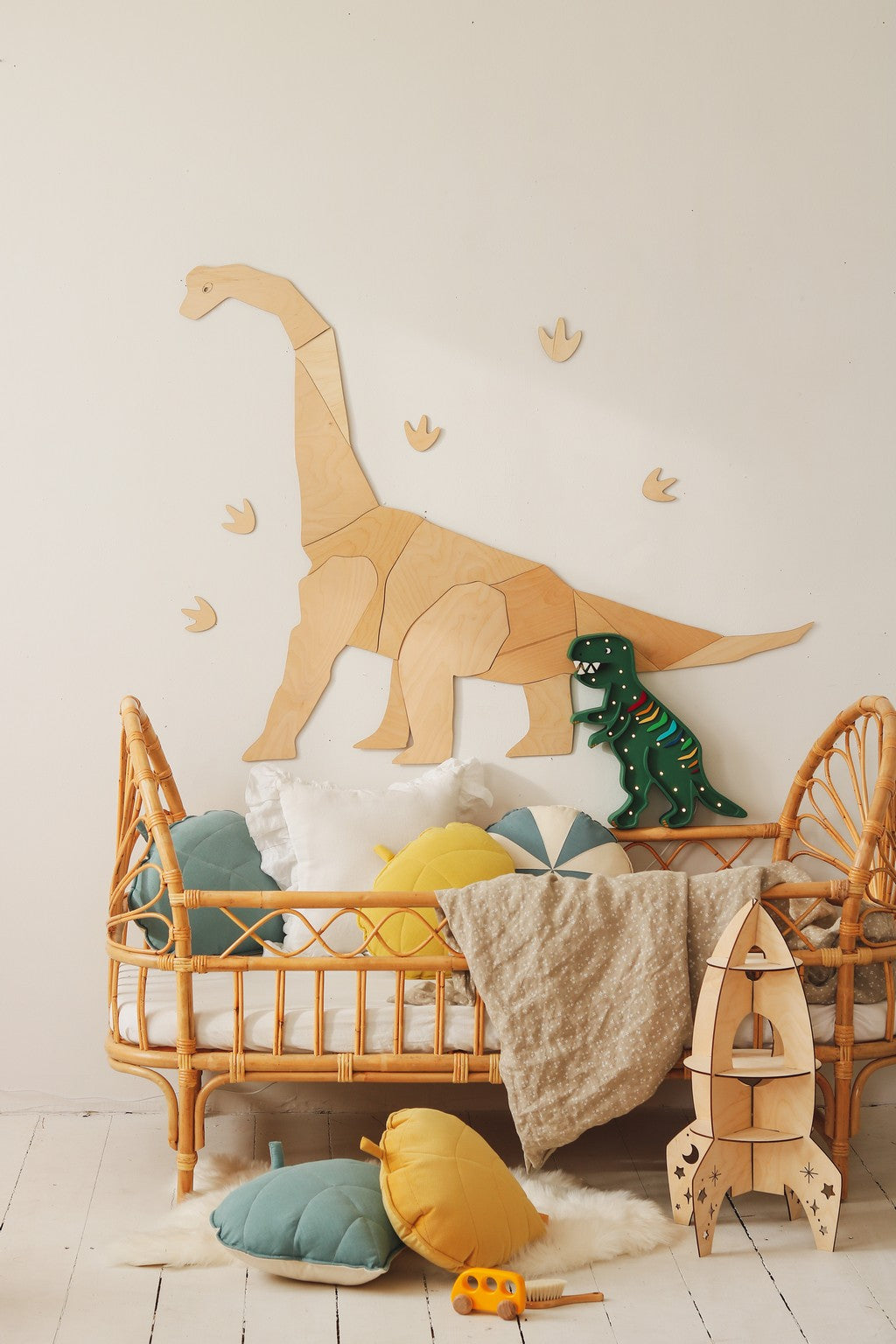 Wanddecoratie kinderkamer – houten dinosaurus diplodocus XL – afbeelding 3