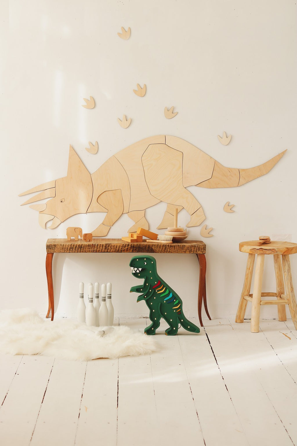 Wanddecoratie kinderkamer – houten dinosaurus triceratops