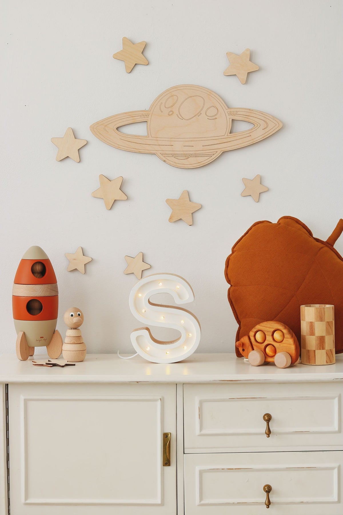 Wanddecoratie kinderkamer – houten maan, Saturnus, raket en sterren – afbeelding 5