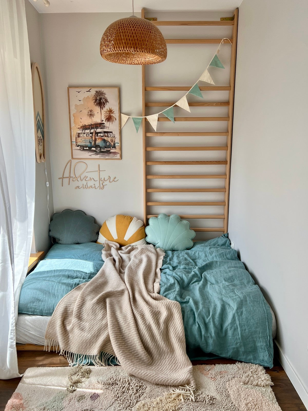 Wanddecoratie kinderkamer – houten tekstbord Adventure Awaits – afbeelding 7