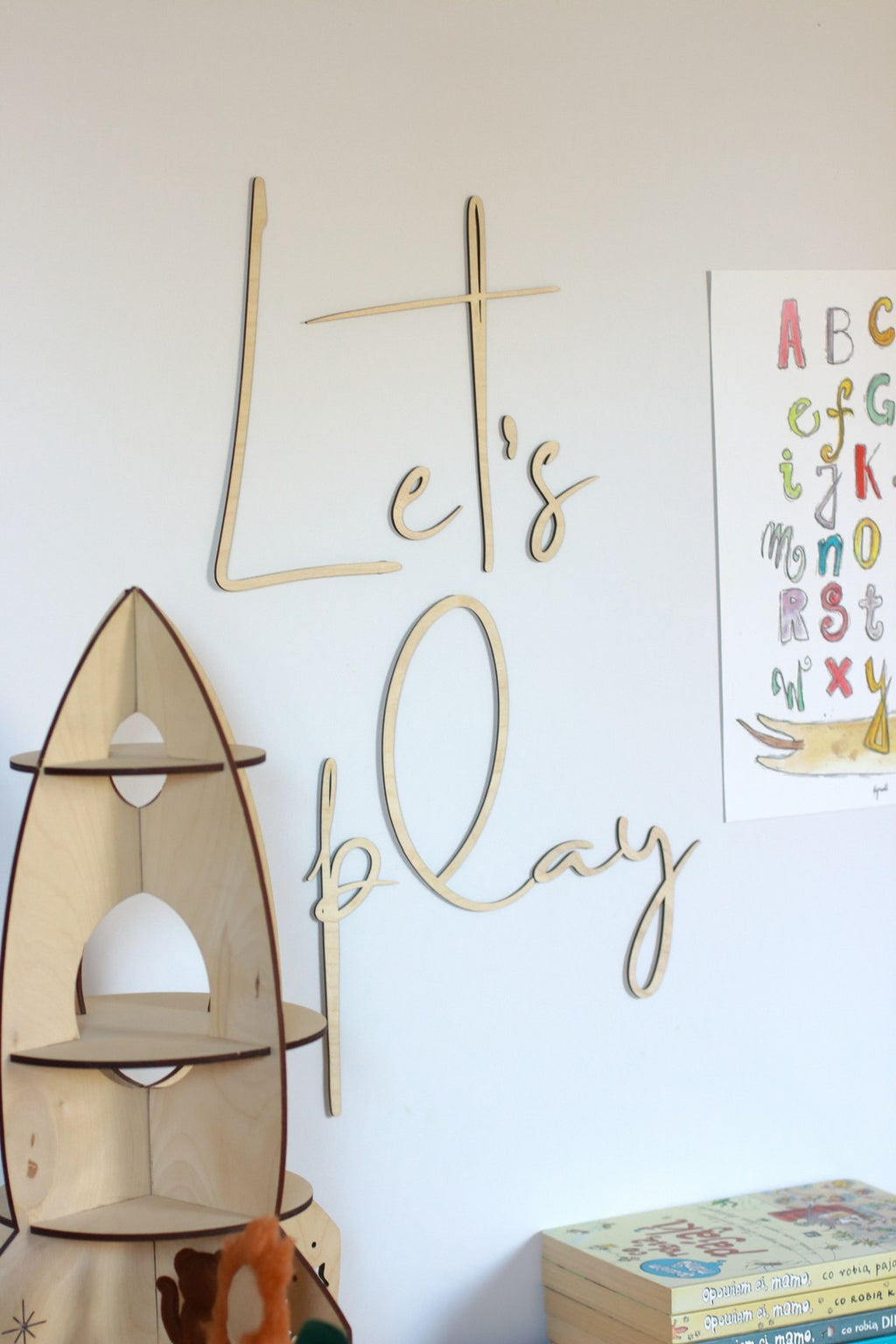 Wanddecoratie kinderkamer – houten tekstbord Let's Play – afbeelding 2