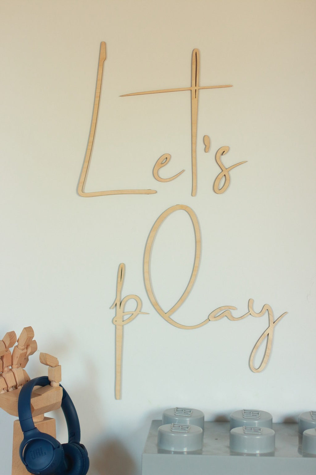 Wanddecoratie kinderkamer – houten tekstbord Let's Play – afbeelding 3