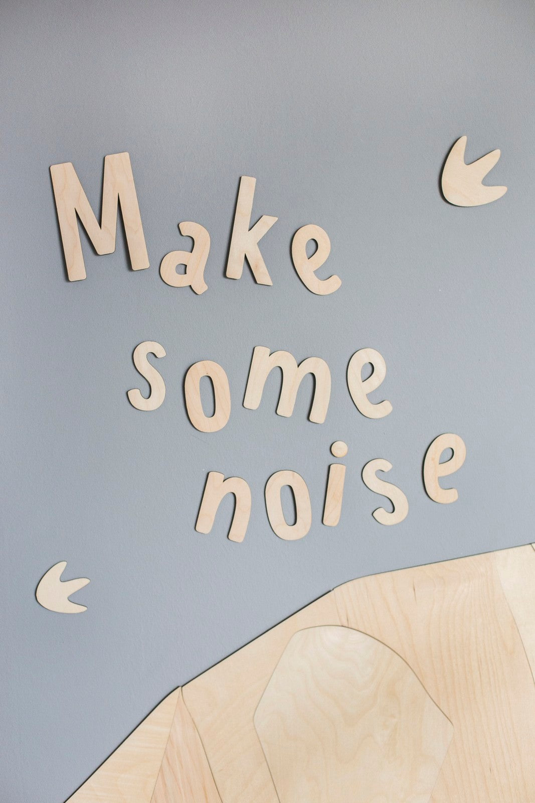 Wanddecoratie kinderkamer – houten tekstbord Make Some Noise ROARR