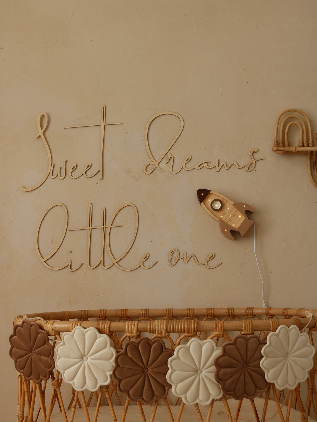 Wanddecoratie kinderkamer – houten tekstbord Sweet Dreams Little One