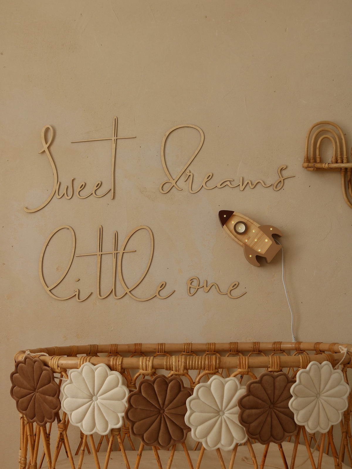 Wanddecoratie kinderkamer – houten tekstbord Sweet Dreams Little One