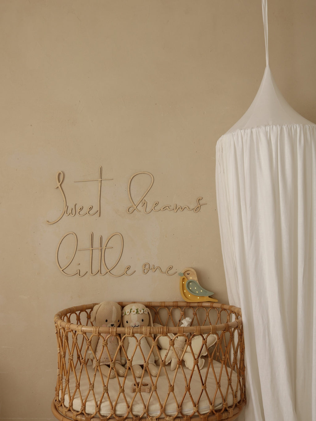 Wanddecoratie kinderkamer – houten tekstbord Sweet Dreams Little One – afbeelding 2