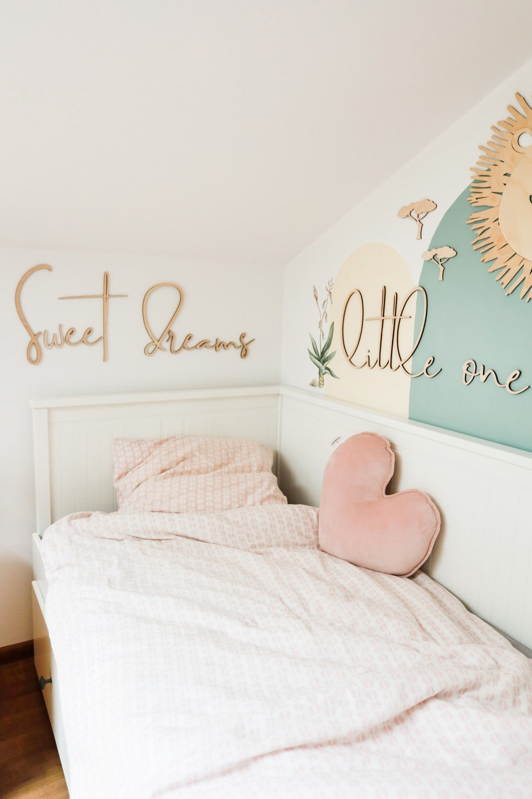 Wanddecoratie kinderkamer – houten tekstbord Sweet Dreams Little One – afbeelding 4