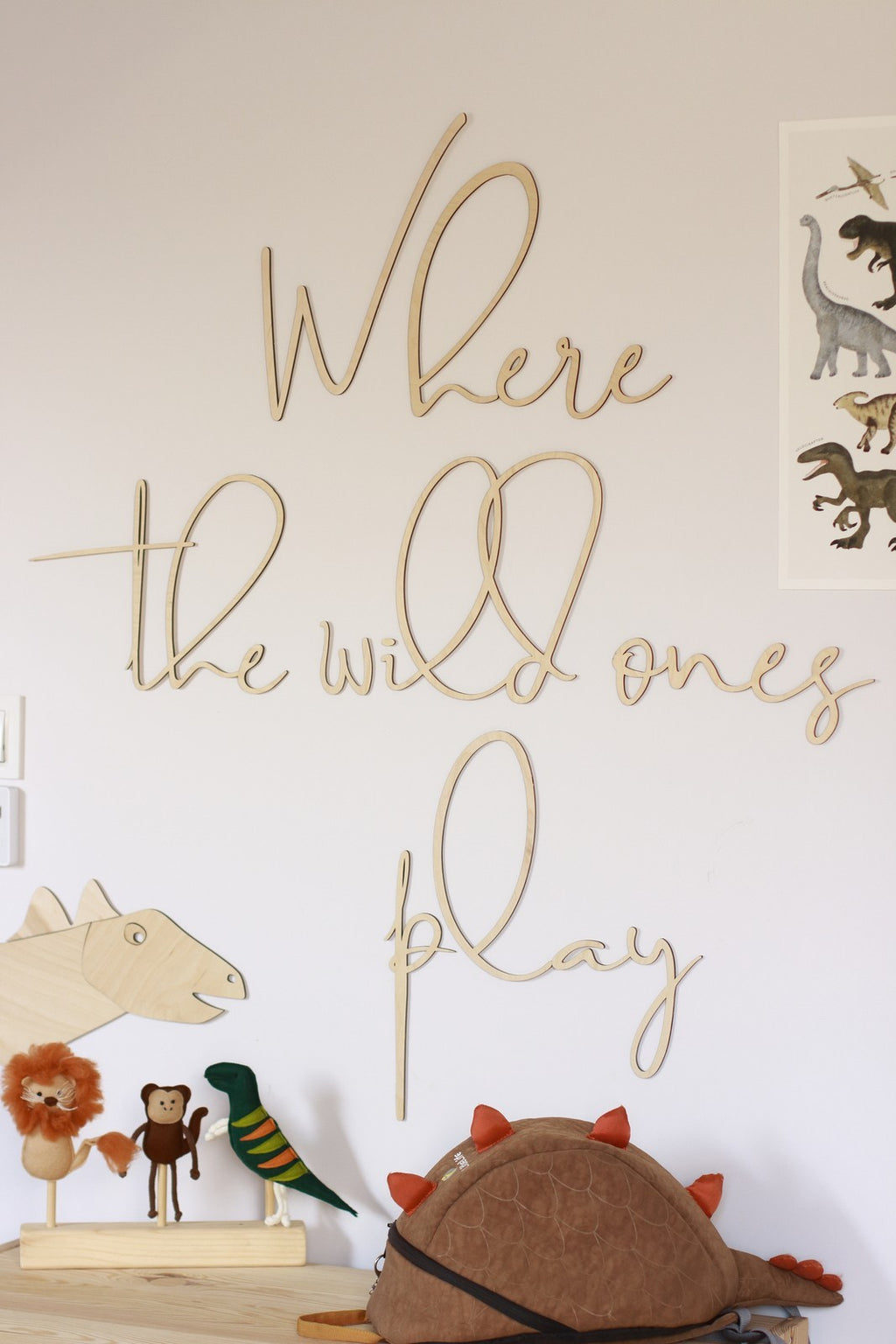 Wanddecoratie kinderkamer – houten tekstbord Where The Wild Ones Play – afbeelding 2
