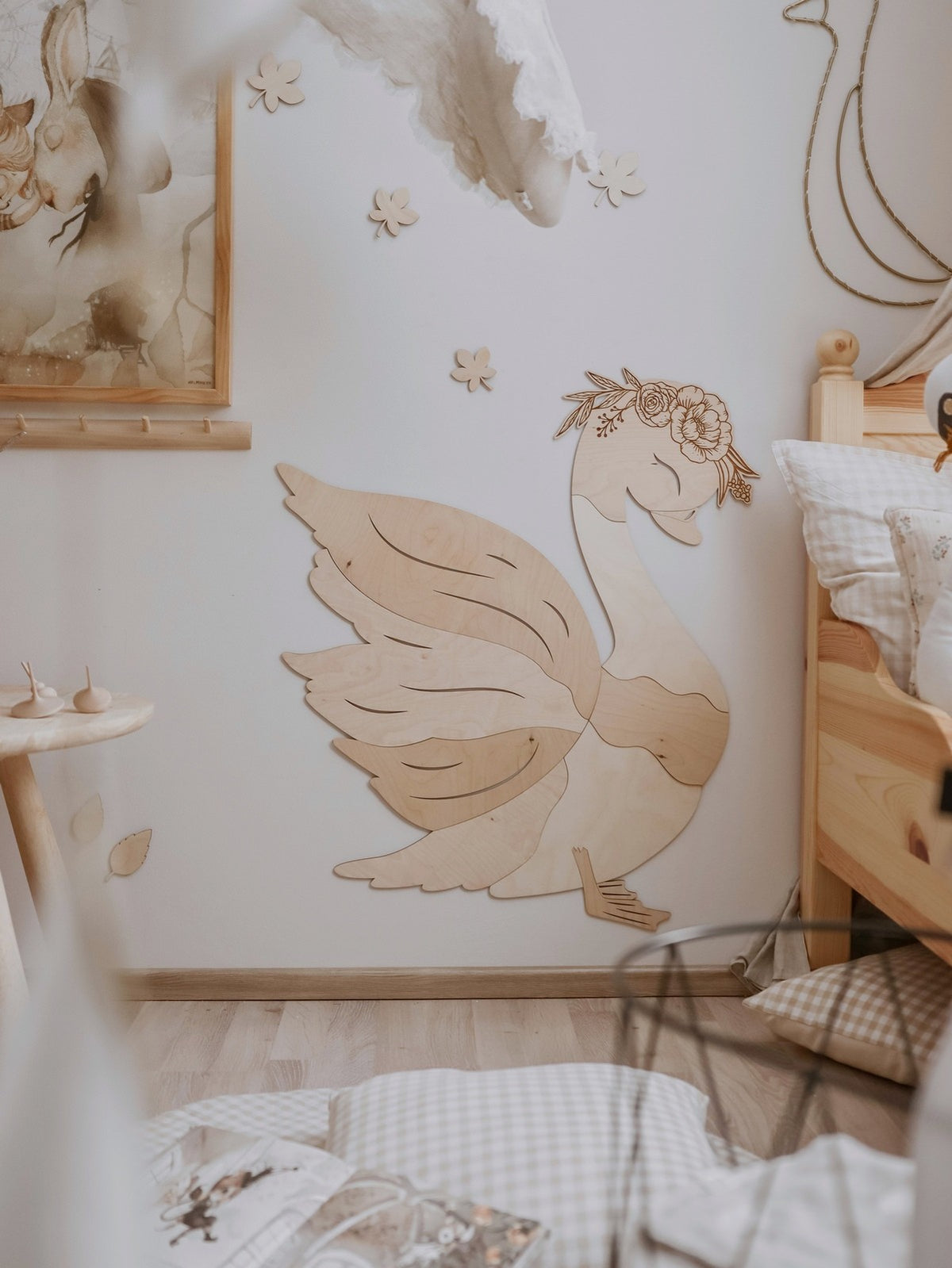 Wanddecoratie kinderkamer – houten zwaan