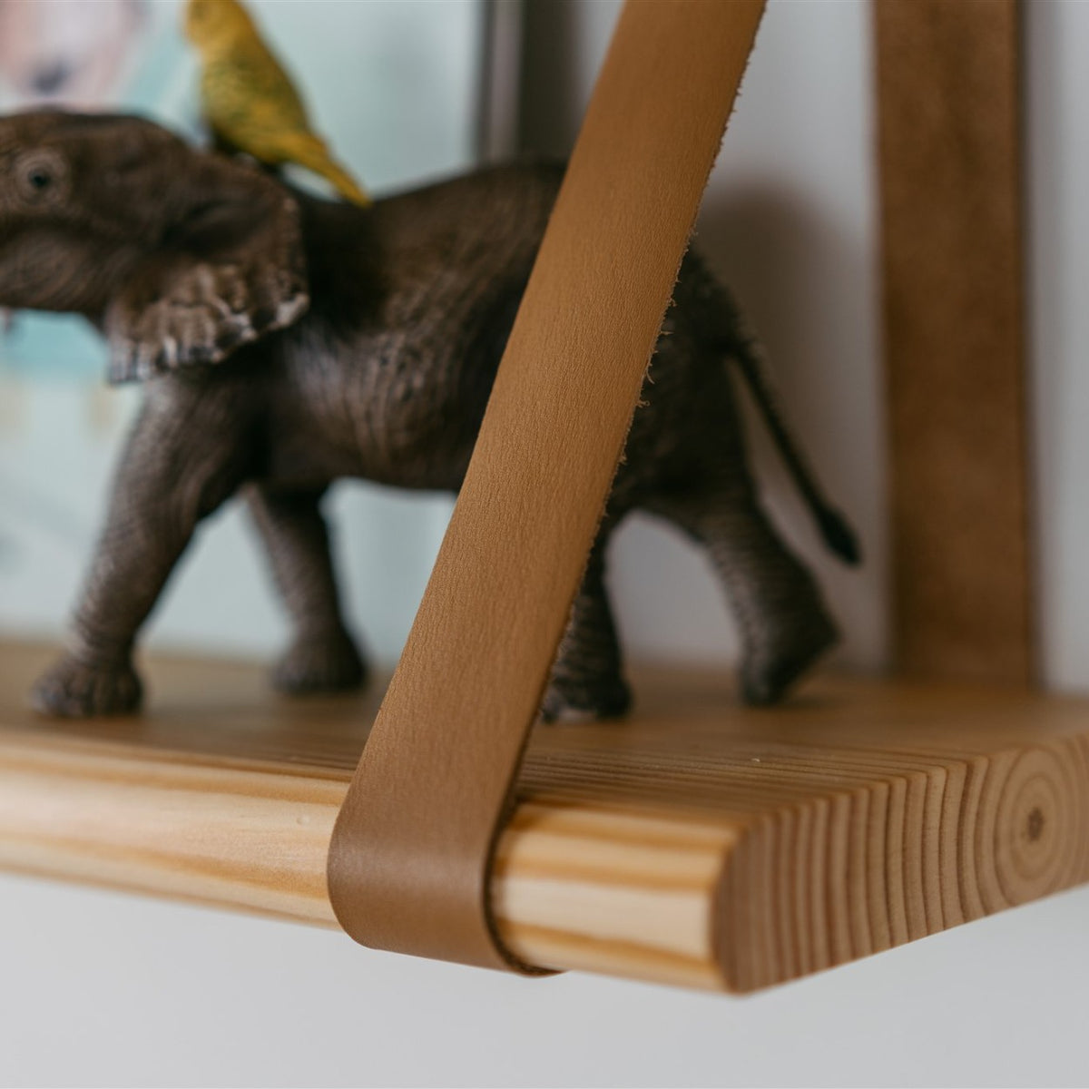 Zwevende houten wandplank 60 cm met leren banden – afbeelding 7