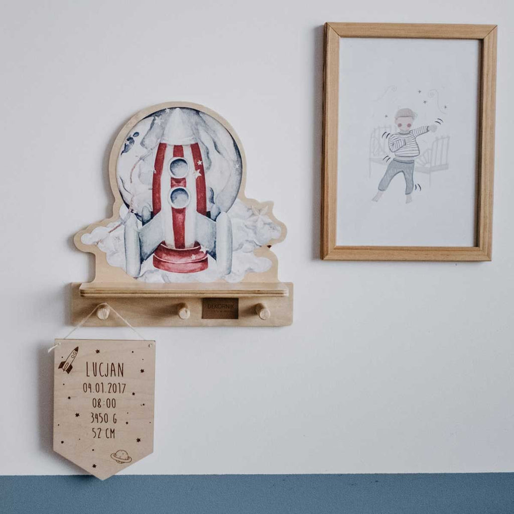 Wandplank kinderkamer met haakjes – raket