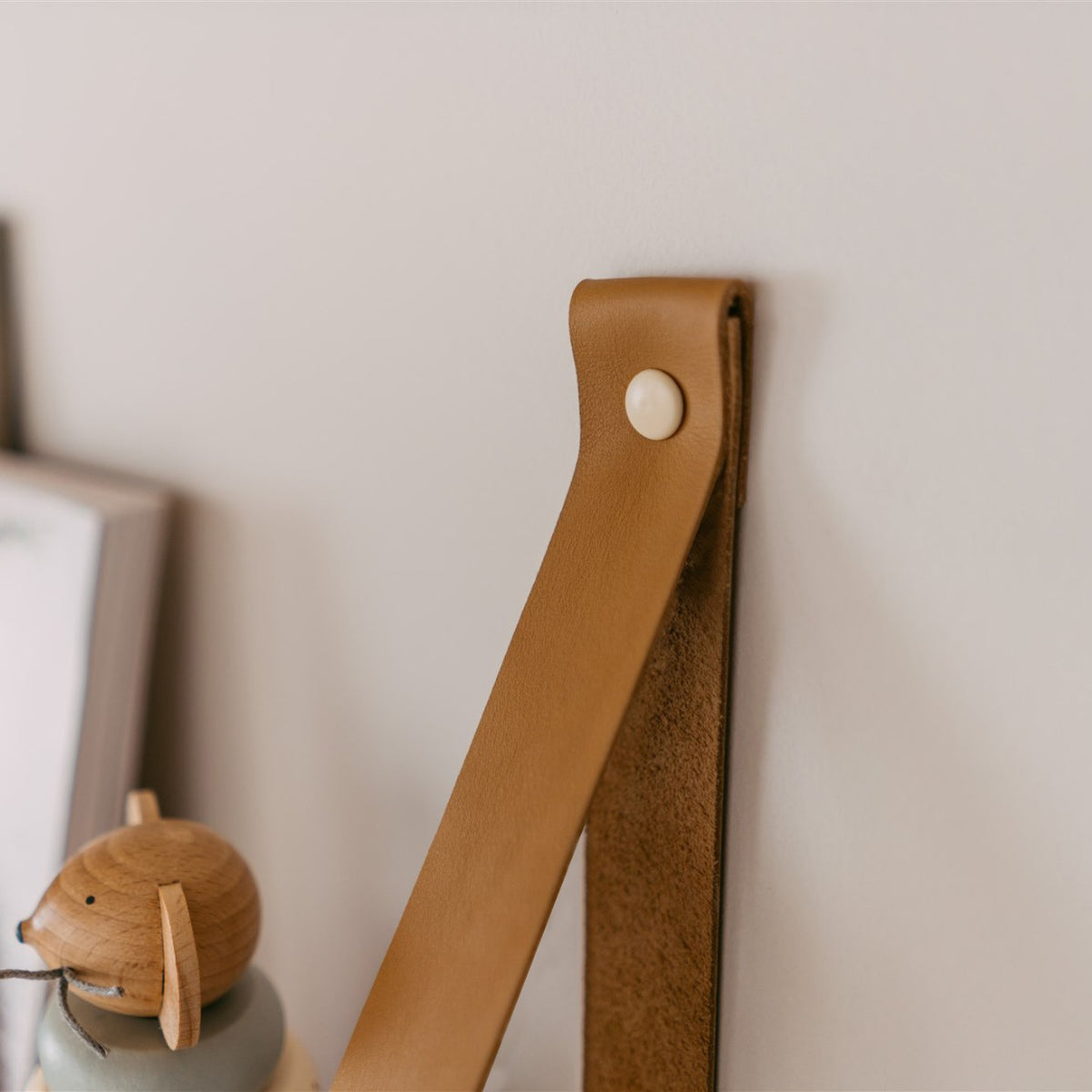 Wandplank kinderkamer zwevend met leren banden 70 cm – afbeelding 7